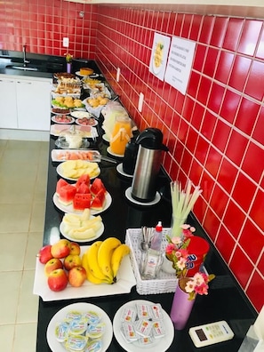 Free daily local cuisine breakfast - EXCLUSIVA PALACE AGUA DOCE (Icém)