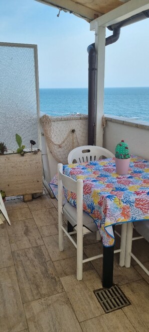 Outdoor dining - Super Panoramic Penthouse in PortoRecanati, sea front and walking distance to the center! (Porto Recanati)