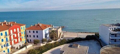 Super Panoramic Penthouse in PortoRecanati, sea front and walking distance to the center!