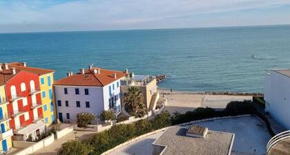 Super Panoramic Penthouse in PortoRecanati, sea front and walking distance to the center!