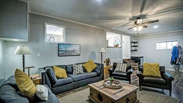 Smart-tv och ett bordtennisbord