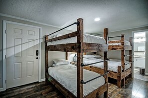 3 chambres, fer et planche à repasser, Wi-Fi gratuit, draps fournis
