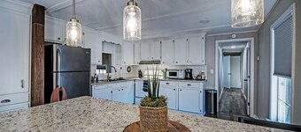 Lake Harbor Landing - Cozy Cottage on the Rez