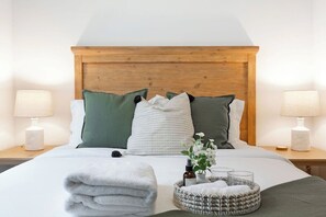 2 bedrooms, desk, free WiFi, bed sheets