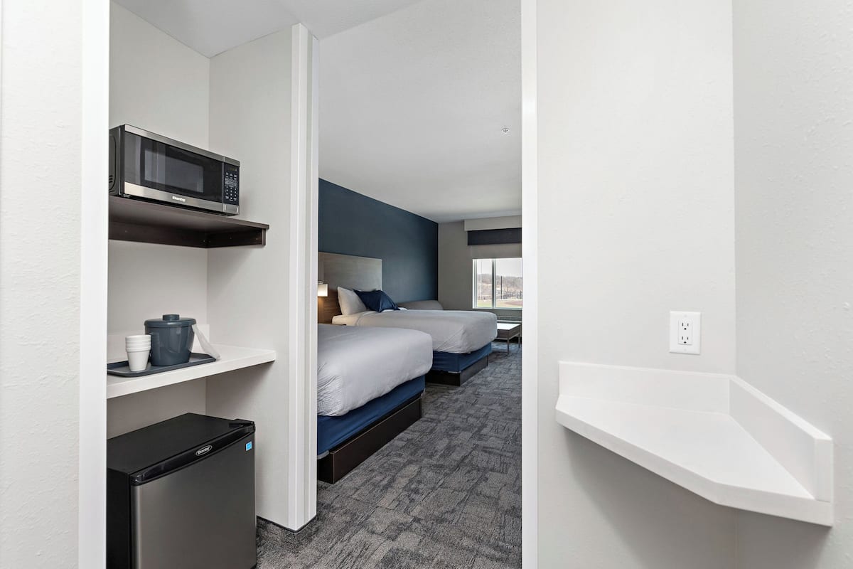 Suite, 2 Queen Beds (Ballpark View)