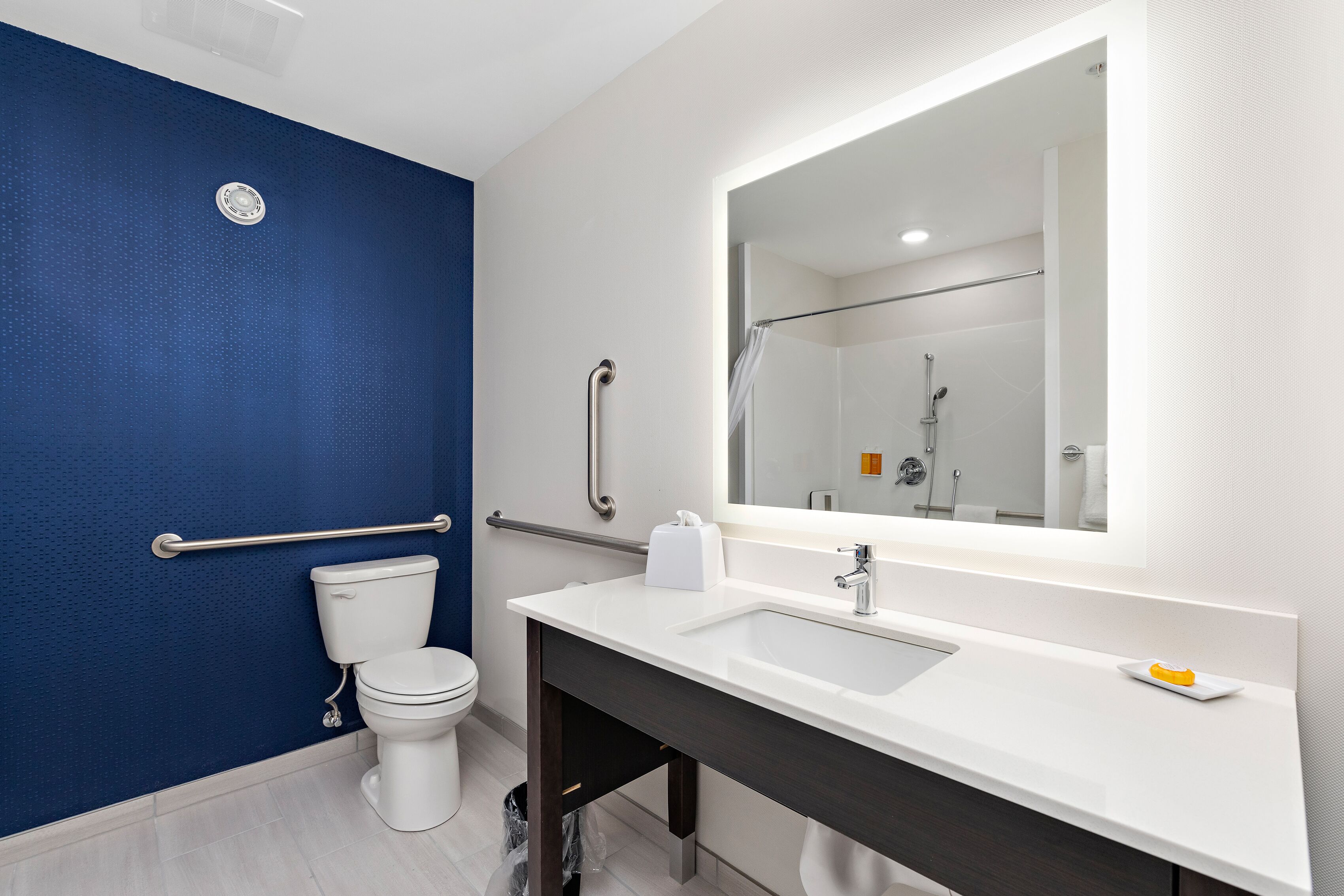 combined shower/bathtub, free toiletries, hair dryer, towels