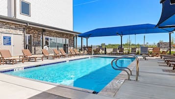 Piscine extérieure (ouverte en saison)