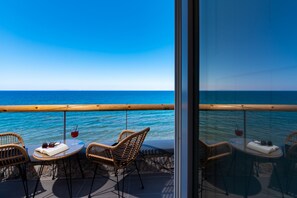 Appartement Luxe, 1 très grand lit et 1 canapé-lit, non-fumeurs, vue océan | Terrasse/Patio