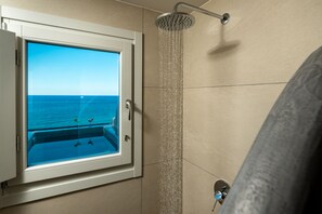 Luxury Apartment, 1 Katil Raja (King) dengan Katil Sofa, Ocean View | Bilik Mandi | Pancuran mandi, hulu semburan hidrourut, pengering rambut, jubah mandi 