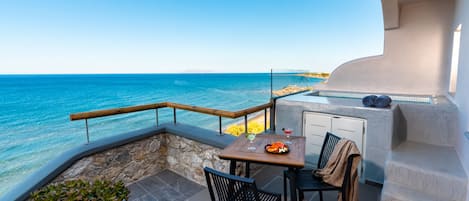 Luxury Apartment, 1 King Bed with Sofa bed, Ocean View | Terrace/patio