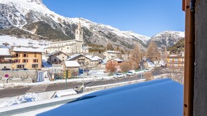 A snow-covered mountain town with a church, a hotel, and a road. - LA RECHASSE - Proche des pistes (Termignon)