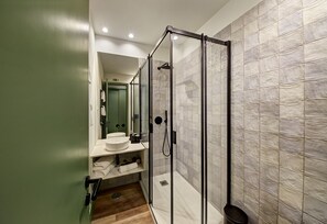 Family Room, 1 Queen Bed with Sofa bed, Non Smoking, Mezzanine | Bathroom - Sintra Green Chalet - Bed & Breakfast (Sintra)