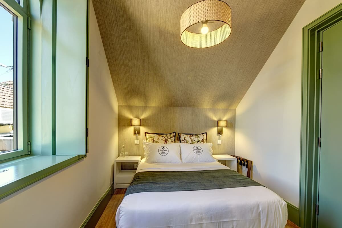 Economy kamer, 1 tweepersoonsbed, niet-roken, op tussenverdieping | Gratis wifi, beddengoed