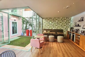Petit déjeuner buffet servi tous les jours en supplément