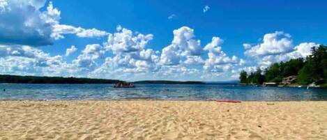 Liegestühle, Strandtücher