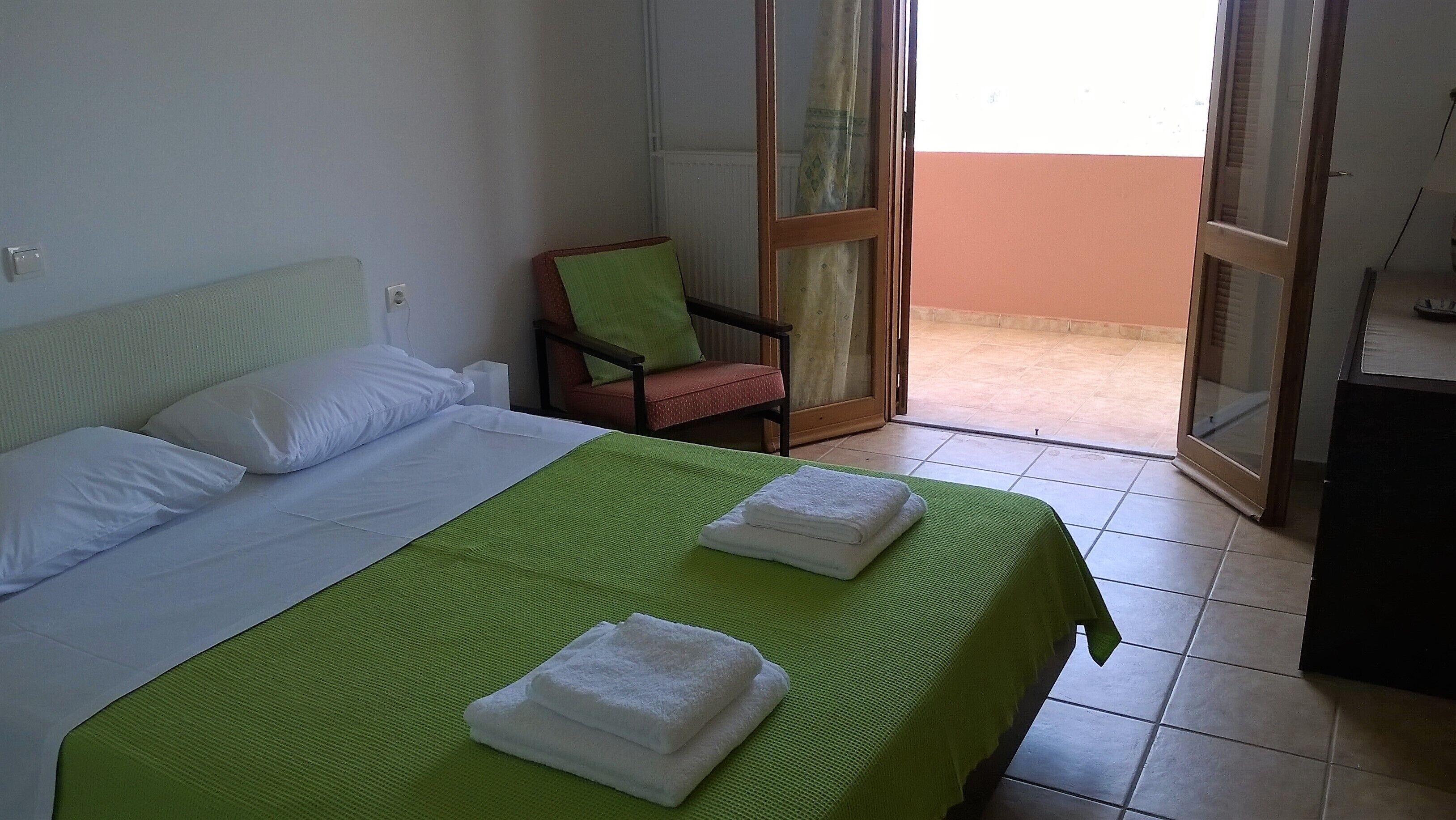 2 slaapkamers, een strijkplank/strijkijzer, gratis wifi, beddengoed