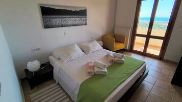 2 bedrooms, desk, iron/ironing board, travel cot