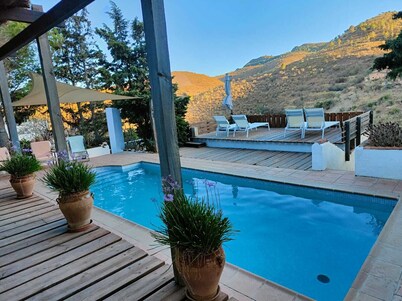 Typical Andalusian farmhouse surrounded by mountains and 8 km from the sea