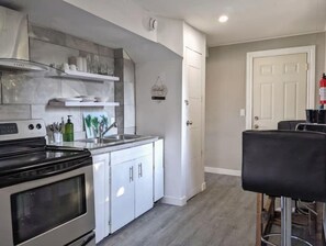 Keittoastiat/astiat/ruokailuvälineet