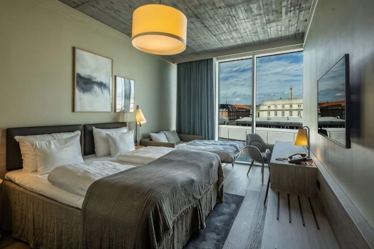 In-room safe, free WiFi, bed sheets