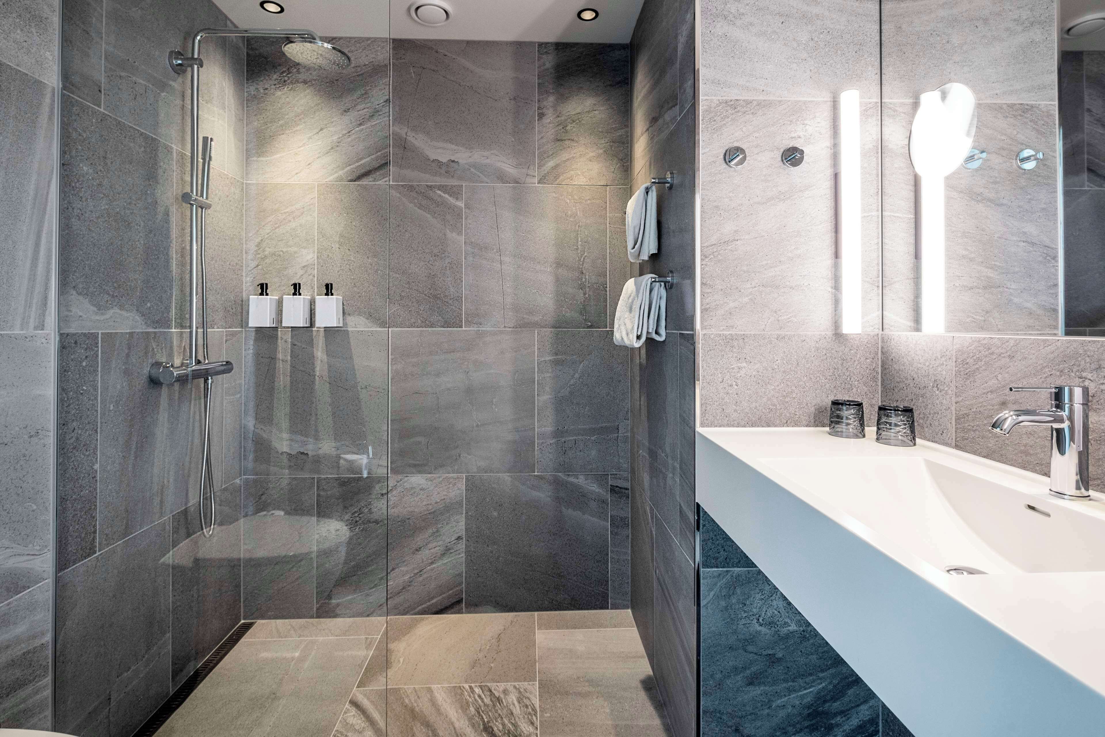 towels, soap, shampoo, toilet paper