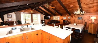 Borys: 4 BR / 1. 5 BA talo North Conway, vuodepaikkoja 8