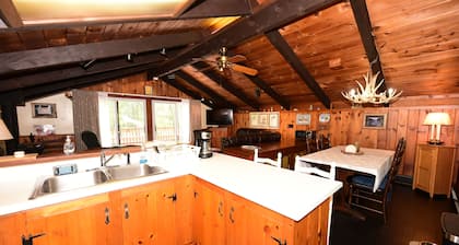 Borys: 4 BR / 1. 5 BA talo North Conway, vuodepaikkoja 8