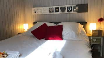2 bedrooms, iron/ironing board, travel cot, free WiFi
