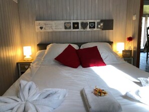 2 bedrooms, iron/ironing board, travel cot, free WiFi