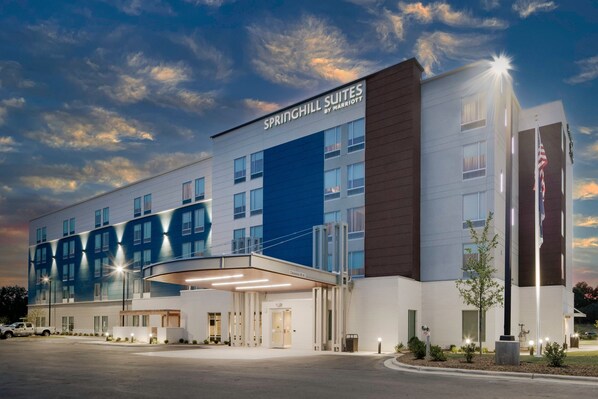 Exterior - SpringHill Suites Charlotte Airport Lake Pointe (Charlotte)