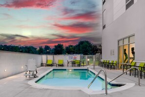Outdoor pool - SpringHill Suites Charlotte Airport Lake Pointe (Charlotte)