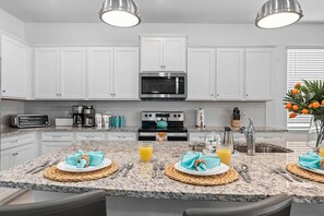 Fridge, microwave, oven, stovetop - Themed 8BR Private pool & spa + Game Rm & Indoor Slides, Nursery:Windsor Island (Davenport)