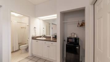 Combined shower/tub