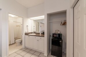 Combined shower/bathtub