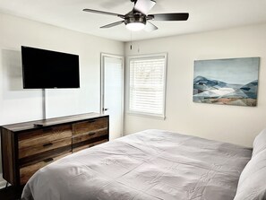 4 bedrooms, desk, iron/ironing board, free WiFi