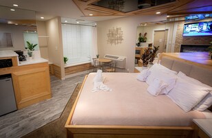 Classic Room | Premium bedding, free WiFi, bed sheets