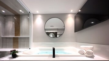Elite Room | Private spa tub