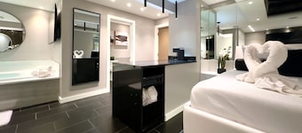 Sybaris Pool Suites