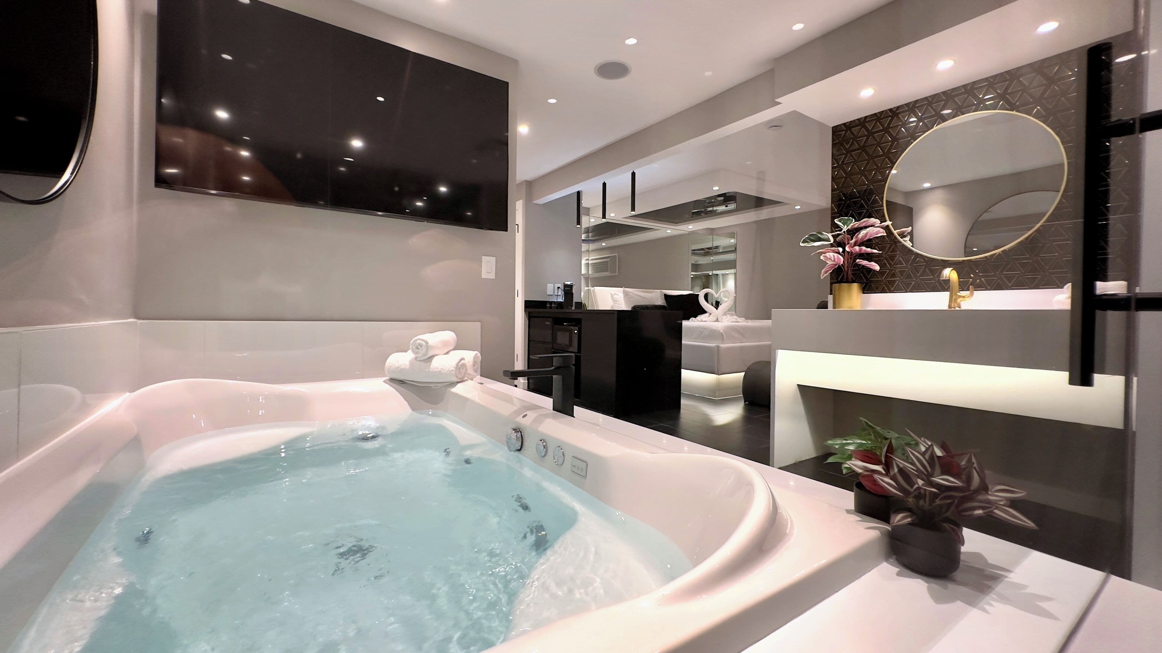 Elite Room | Premium bedding, free WiFi, bed sheets
