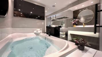 Elite Room | Premium bedding, free WiFi, bed sheets