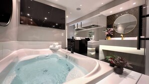 Elite Room | Premium bedding, free WiFi, bed sheets - Sybaris Pool Suites (Downers Grove)