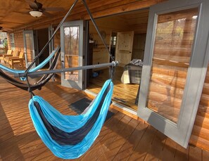 Terrace/patio - 🪵 Murphy Cabin 🏔 Mountain View // 2Bed-2Bath // 6 guests // 10mins to town (Murphy)