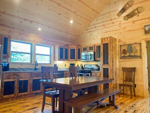 Dining - 🪵 Murphy Cabin 🏔 Mountain View // 2Bed-2Bath // 6 guests // 10mins to town (Murphy)