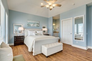 4 bedrooms, desk, iron/ironing board, free WiFi