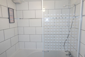 Standard Apartment | Bathroom | Combined shower/bathtub, hair dryer, towels, soap