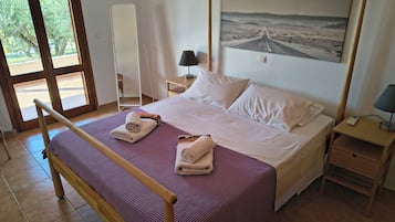 2 bedrooms, desk, iron/ironing board, travel crib