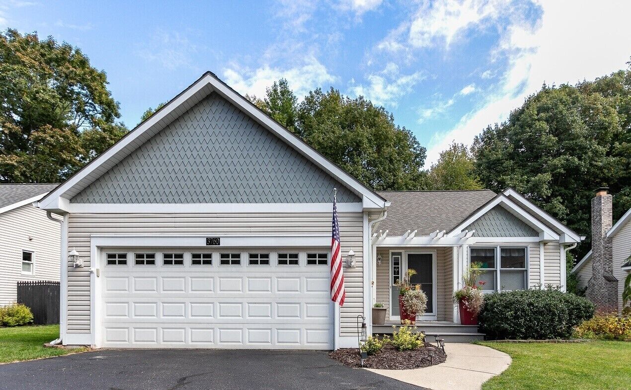 Booking Weekly Rentals for 2024 - 4 Bedroom, 3 Bath - Lake Michigan - Sleeps 12