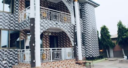 De-nice hotel apartment Kasoa new market, Obom road, arrive @masalachi junction