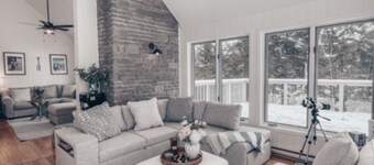 Lake of Bays 4bdrm Water Front Family Oasis! End Of The Road, Ultimate Privacy.