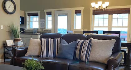 Entire home steps from the Missouri River!